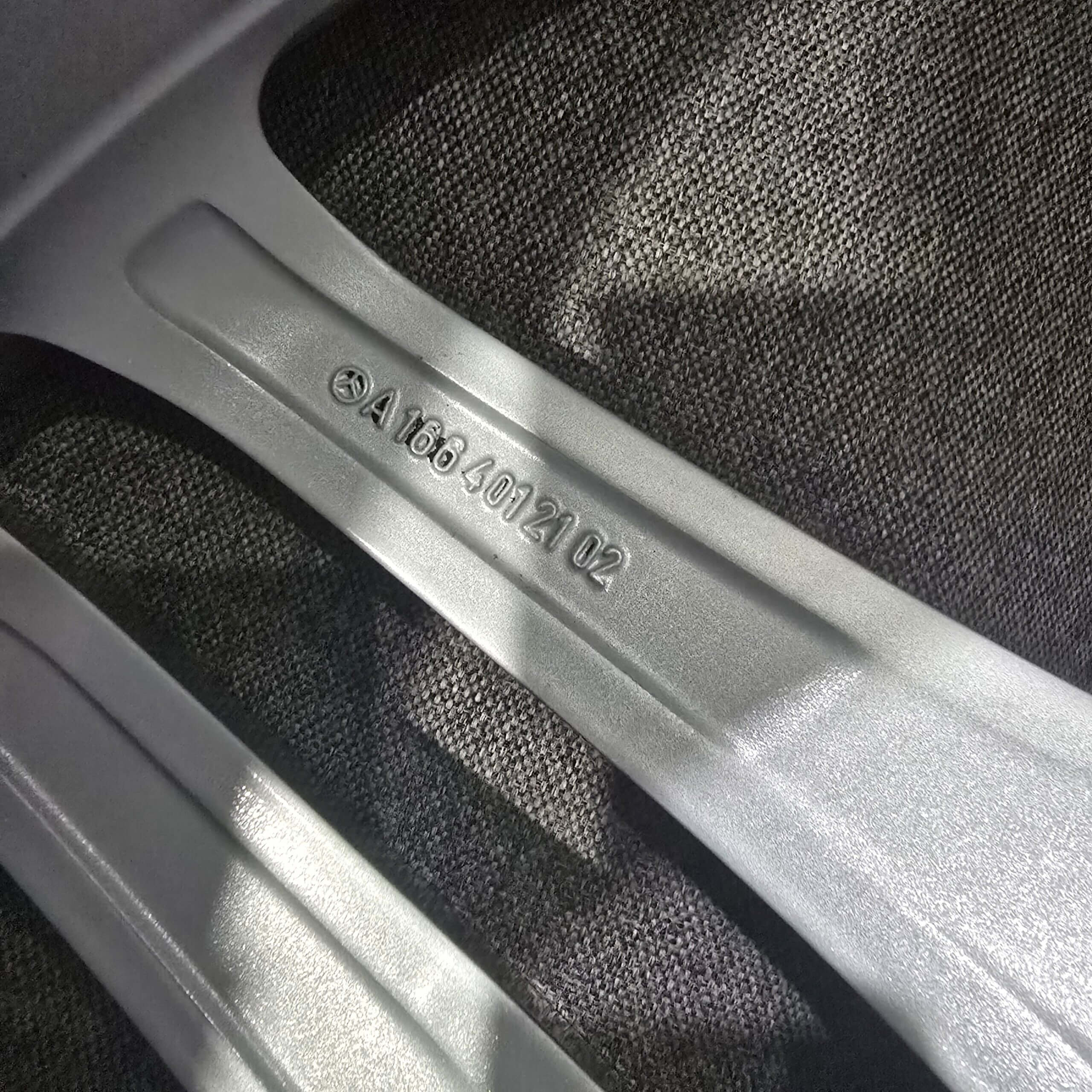 Refurbished Genuine OEM Mercedes 21×9 Wheel Rim – Machined Face, Silver, ET53 Offset - Image 4