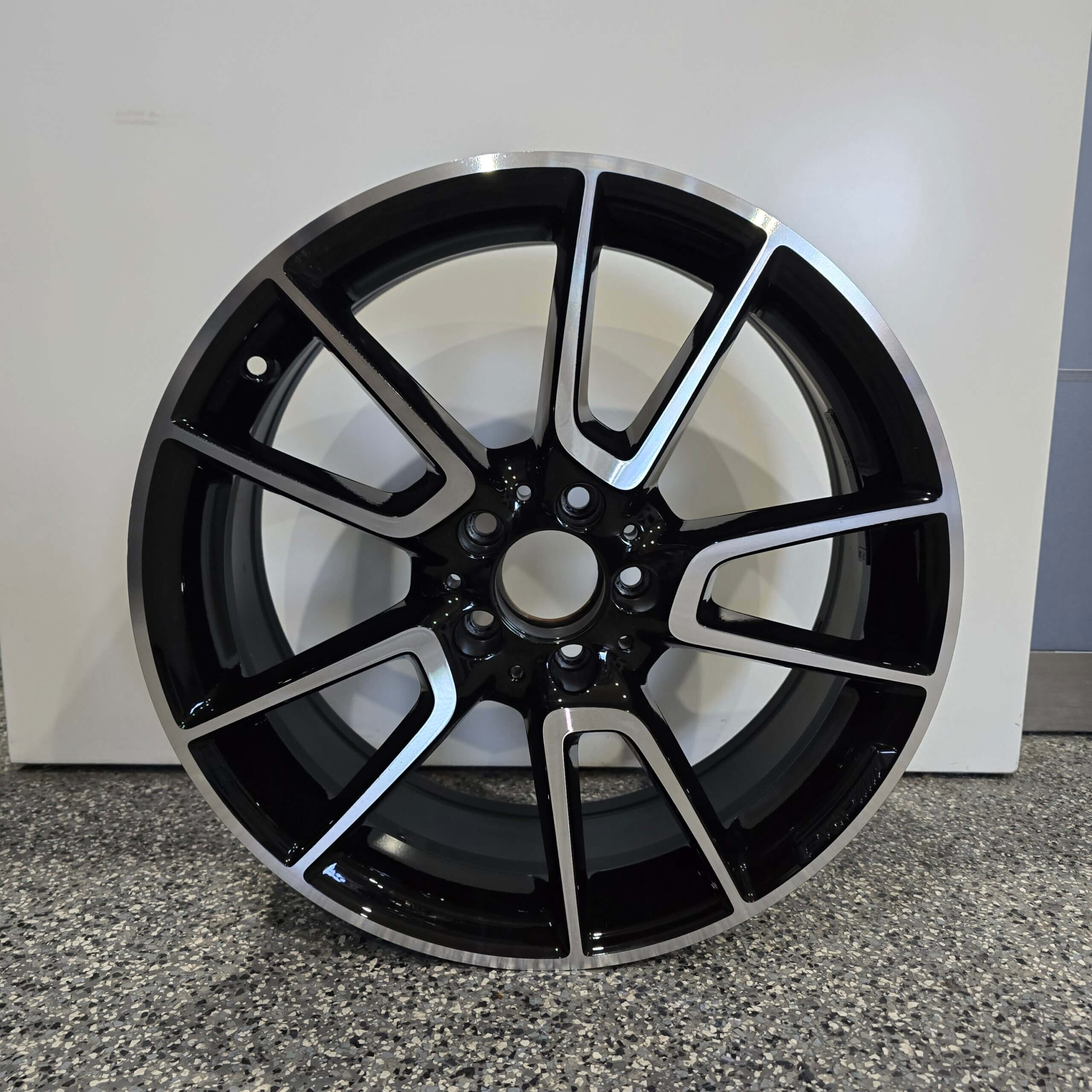 Refurbished Genuine OEM Mercedes AMG 19×7.5 Front Wheel Rim – Black Machined Face, ET44 Offset
