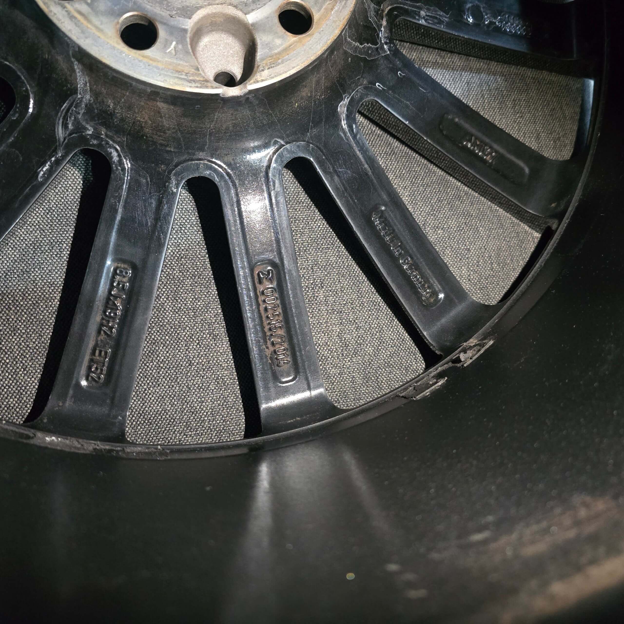 Genuine OEM Mercedes 19x8.5 Wheel Rim – Refurbished Machined Face, Black, ET52 Offset - Image 5