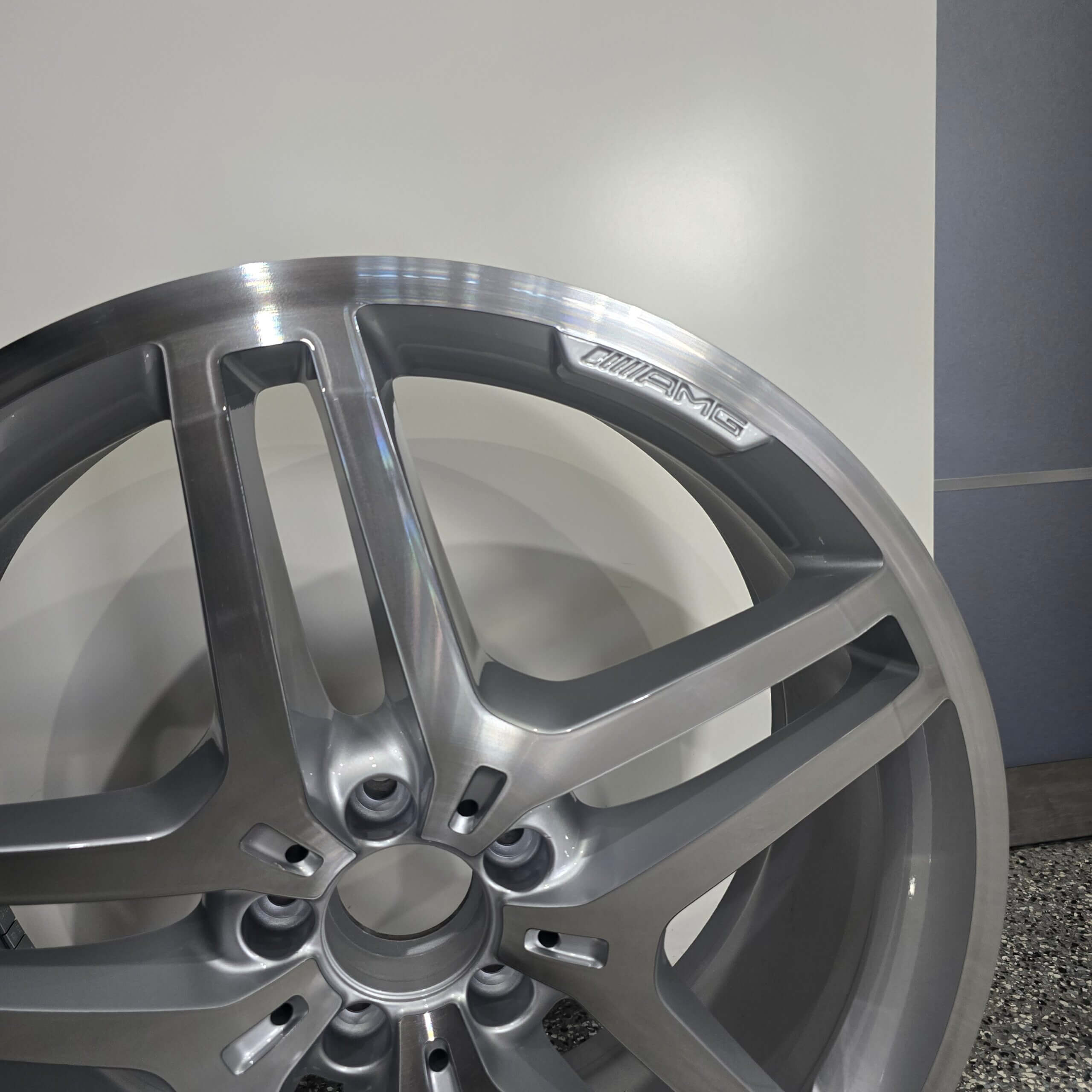 Refurbished Genuine OEM Mercedes 21×9 Wheel Rim – Machined Face, Silver, ET53 Offset - Image 2