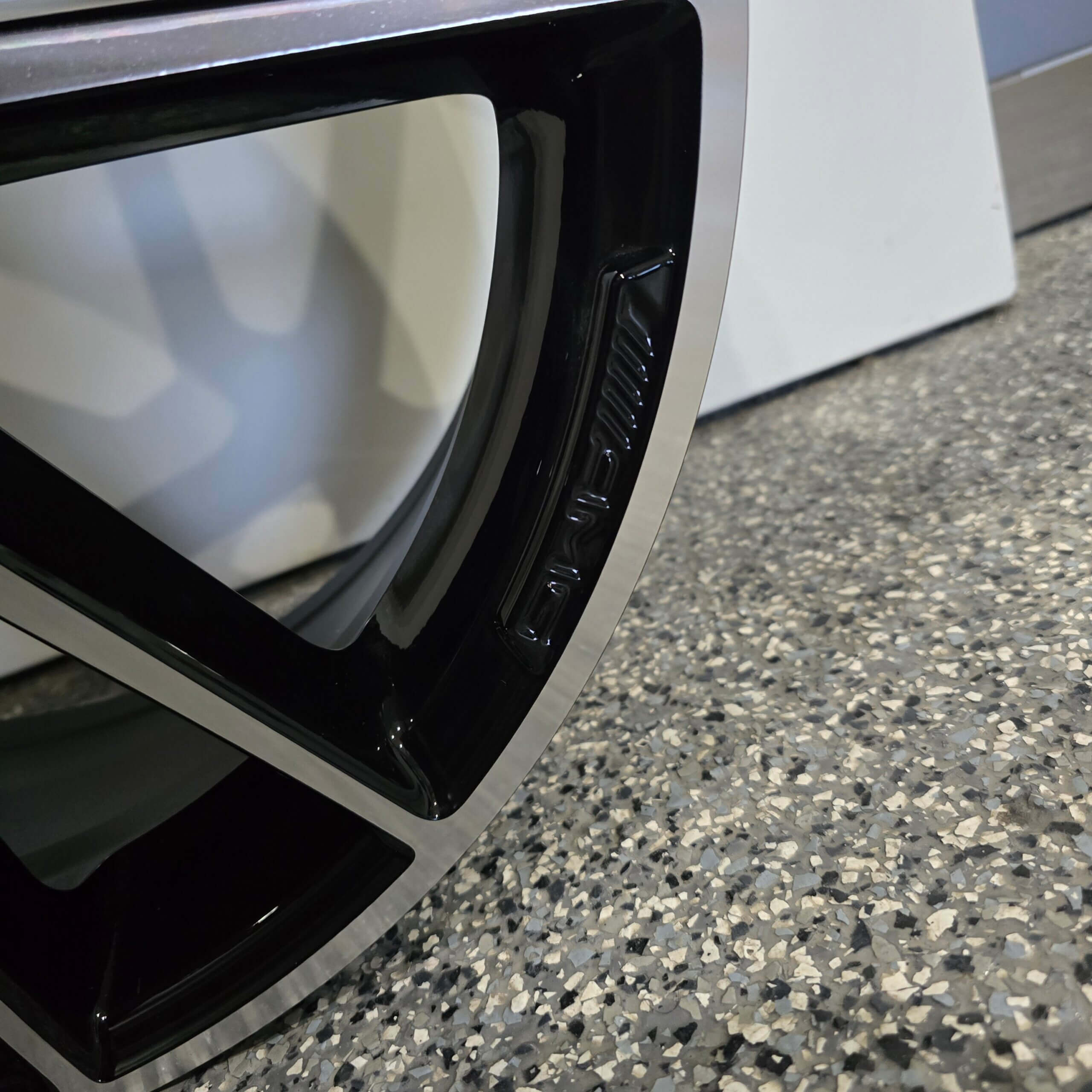 Refurbished Genuine OEM Mercedes AMG 19×7.5 Front Wheel Rim – Black Machined Face, ET44 Offset - Image 2
