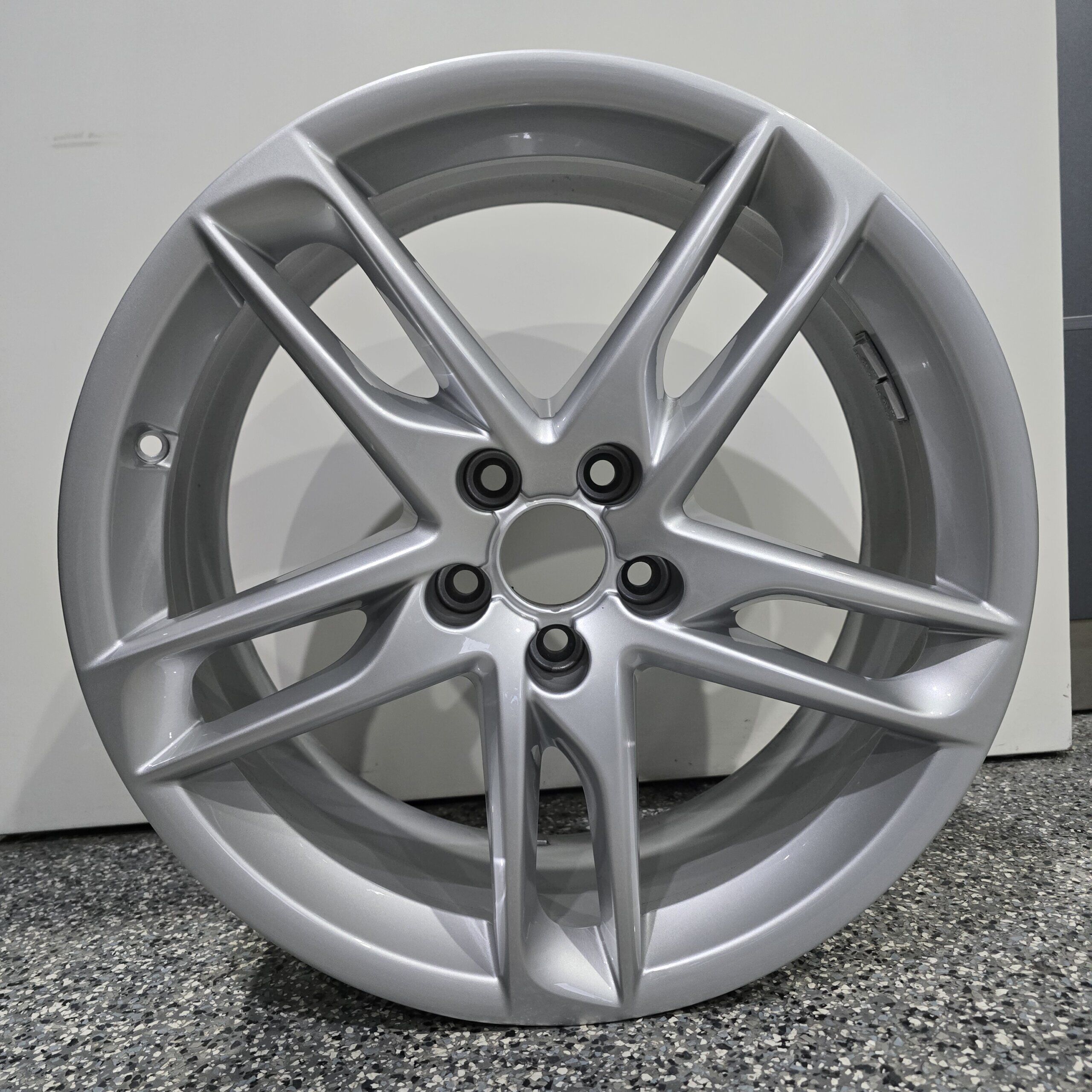 Refurbished Genuine OEM Audi Q5 19×8 Wheel Rim – Silver, ET39 Offset